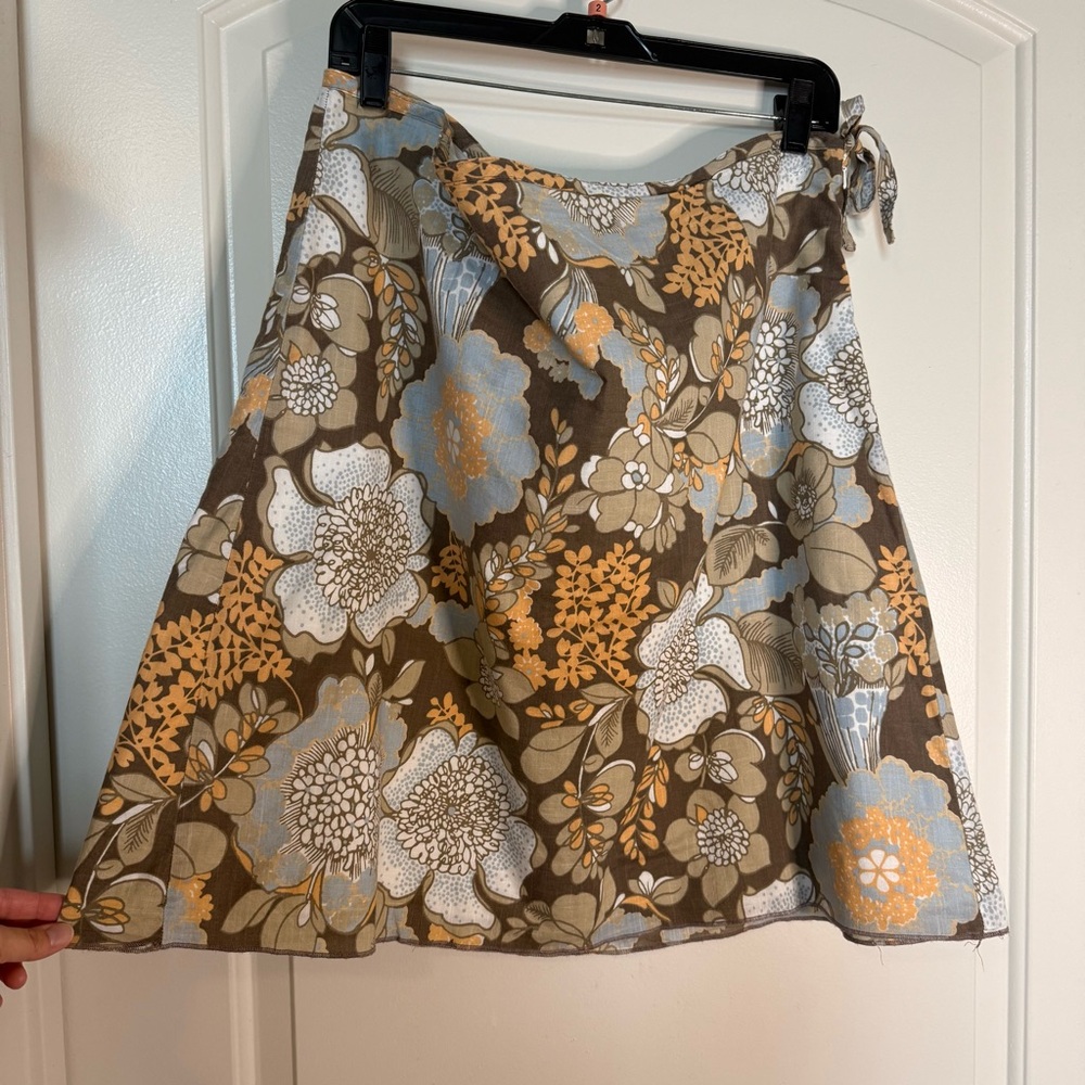 Columbia Floral Brown and Orange Women's Skirt, backyard bbq, cute & flirty